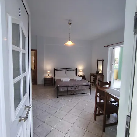 Eleni's Spacious Double With Balcony Apartamento *
