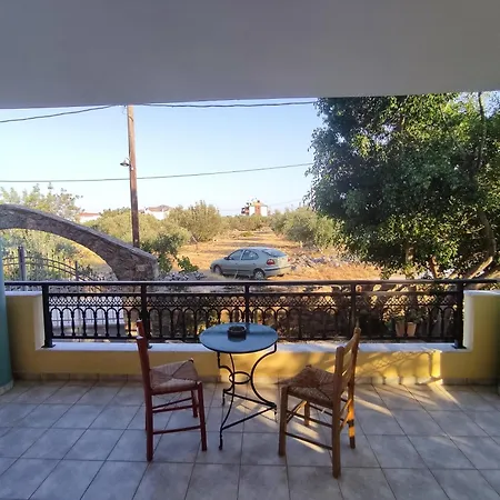 Eleni's Spacious Double With Balcony Apartamento *