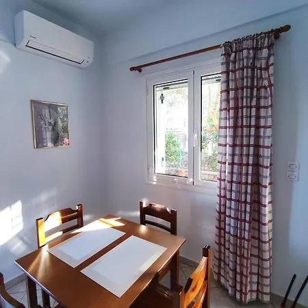 Eleni's Spacious Double With Balcony *